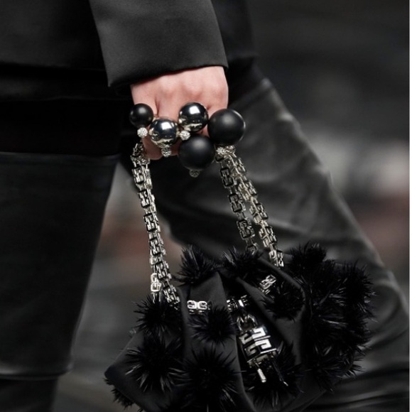 Givenchy 4G PEARL RING WITH CRYSTALS - BLACK - NEW WITH TAGS - Picture 9 of 12